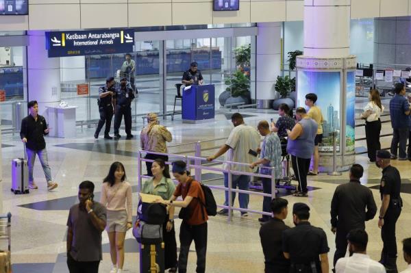 警方:“在吉隆坡国际机场与武装嫌疑人交火，可能会引发更严重的事件