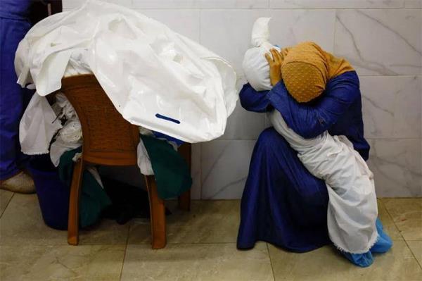 巴勒斯坦妇女带着死去侄女的照片获得世界新闻摄影奖