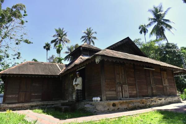 The 484-year-old historical treasure was built with the support of four golden cengal wood pillars that played an integral role in strengthening the overall structure of the mosque. Photo by Bernama